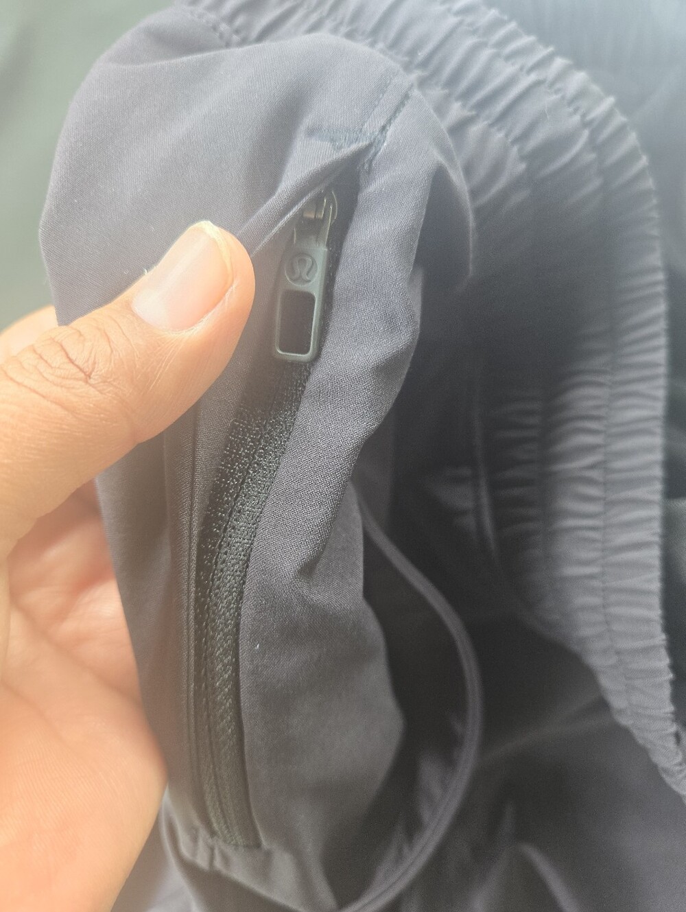 lululemon athletica Men's Black Athletic Shorts - Elastic Waist - Picture 6 of 6
